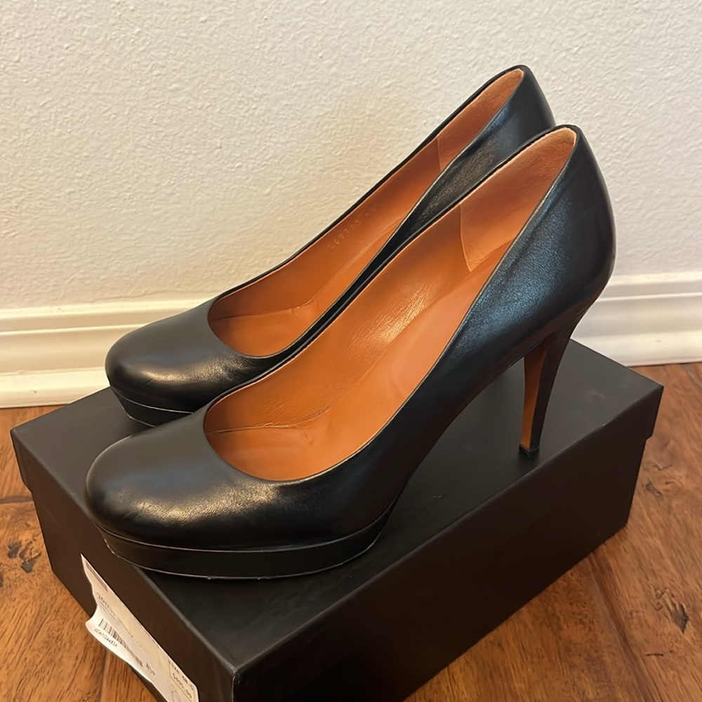 Gucci Betty Black Napa Platform Pumps Size 40.5